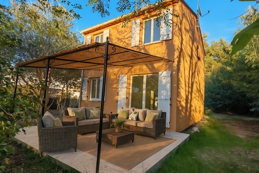 Luxe woning in Montauroux, Var