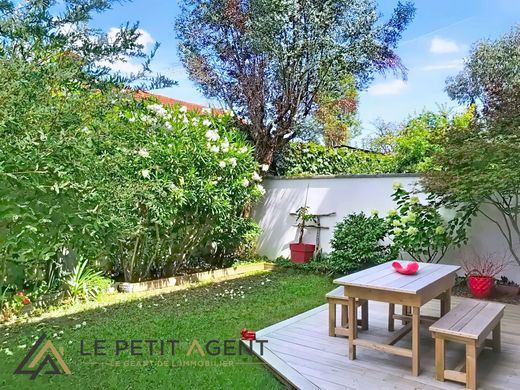 Apartment in Le Bouscat, Gironde