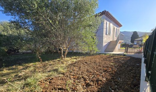 Luxus-Haus in Carros, Alpes-Maritimes