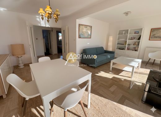 Apartment / Etagenwohnung in Sanary-sur-Mer, Var