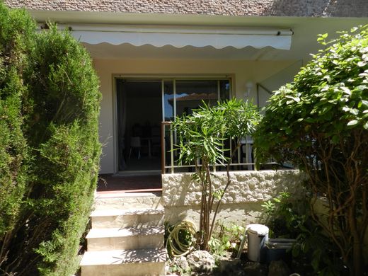 Piso / Apartamento en Mandelieu-la-Napoule, Alpes Marítimos