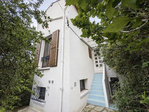 Casa de lujo en Rueil-Malmaison, Altos de Sena