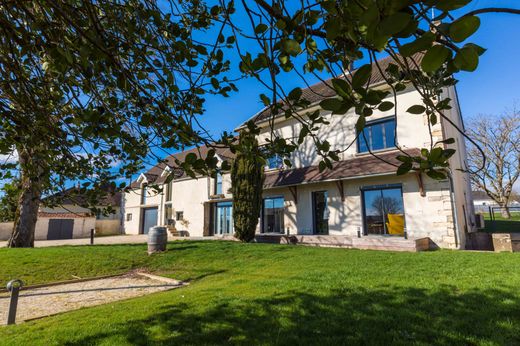 Luxury home in Magny-Saint-Médard, Cote d'Or