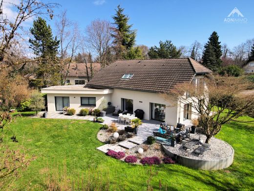 Luxury home in Saint-Genis-Pouilly, Ain