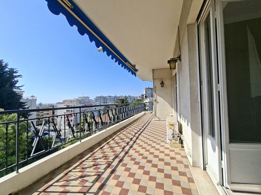 Apartment / Etagenwohnung in Nizza, Alpes-Maritimes