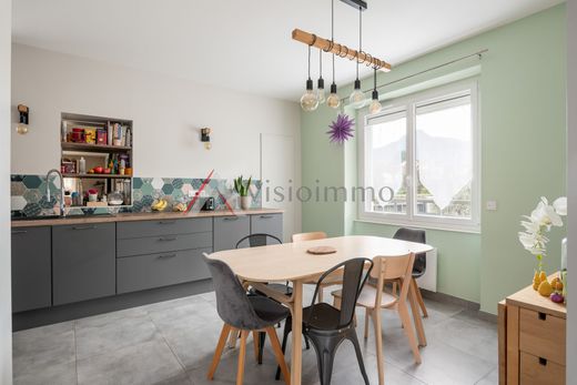 Элитный дом, Saint-Jeure-d'Ay, Ardèche