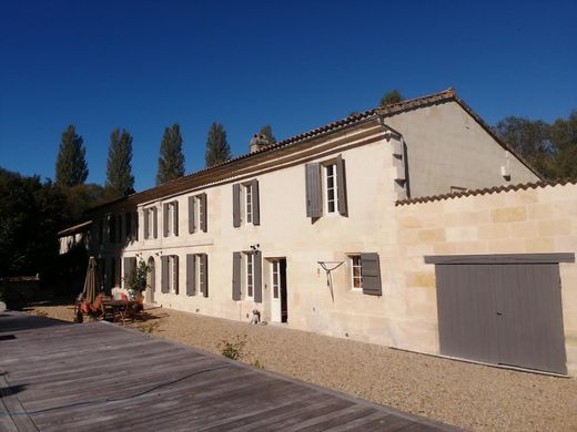 Saint-André-de-Cubzac, Girondeの高級住宅