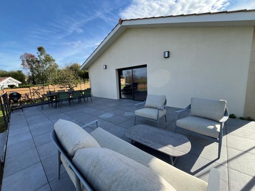 Luxus-Haus in Ambarès-et-Lagrave, Gironde