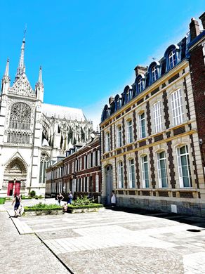 Oficina en Amiens, Soma