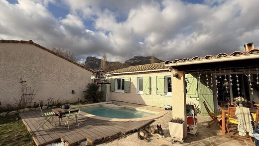 Casa de lujo en Saint-Jeannet, Alpes Marítimos