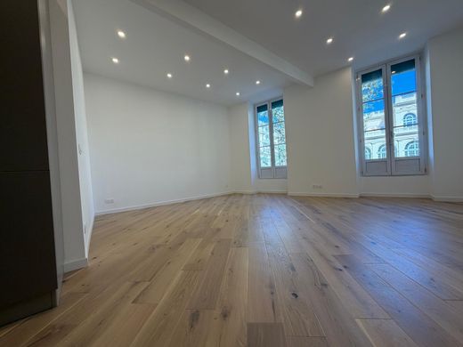 Apartment / Etagenwohnung in Menton, Alpes-Maritimes