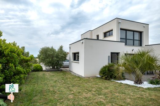 Luxury home in Les Herbiers, Vendée