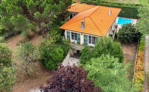 Léognan, Girondeの高級住宅