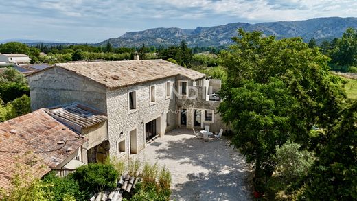 Luxury home in Cheval-Blanc, Vaucluse
