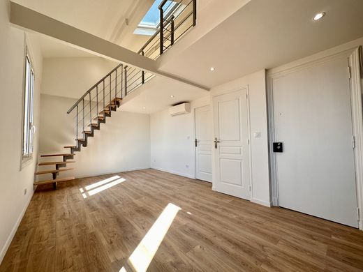 Beausoleil, Alpes-Maritimesのアパートメント