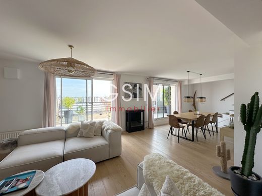 Duplex in Suresnes, Hauts-de-Seine