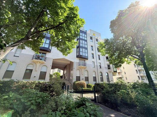 Apartment in Puteaux, Hauts-de-Seine