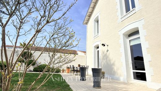 Luxury home in Nieul-sur-Mer, Charente-Maritime