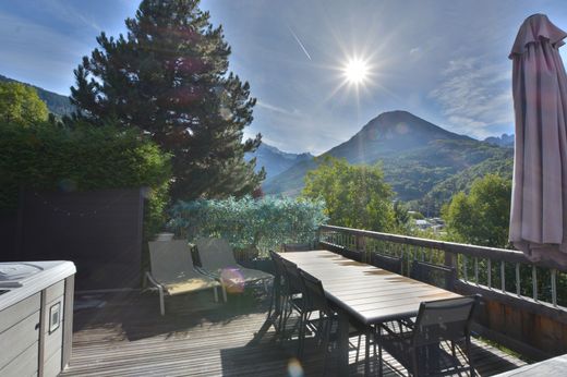 Maison de luxe à Bozel, Savoie