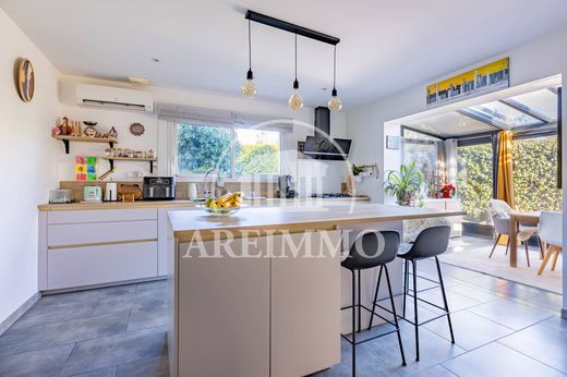 Luxus-Haus in Juvignac, Hérault