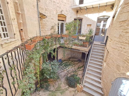 Luxus-Haus in Saint-Gilles, Gard