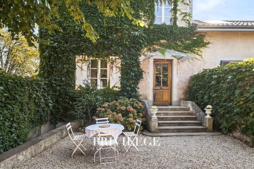 Luxury home in Écully, Rhône