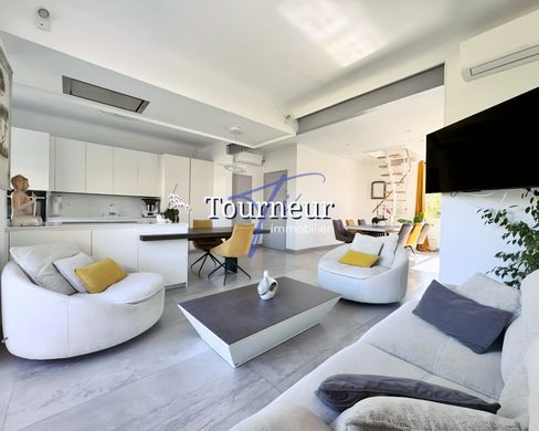 Apartment / Etagenwohnung in Sanary-sur-Mer, Var