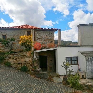 Rural ou fazenda - São João da Pesqueira, Viseu