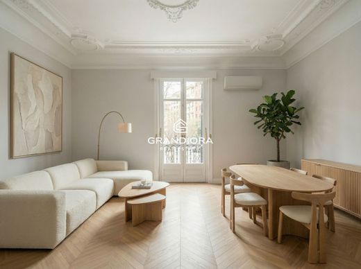 Apartment / Etagenwohnung in Barcelona, Provinz Barcelona