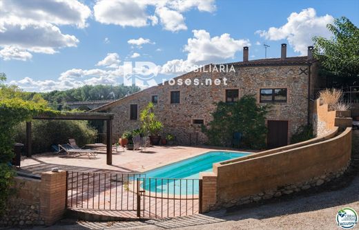 Lüks ev Sant Miquel de Fluvià, Província de Girona