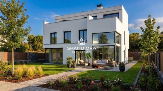 Luxus-Haus in Montgat, Provinz Barcelona