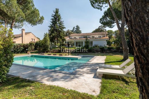 Luxury home in Pozuelo de Alarcón, Province of Madrid