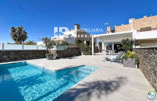 Townhouse in Empuriabrava, Province of Girona