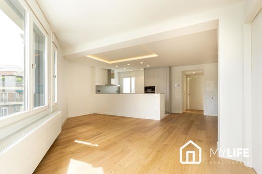 Apartment / Etagenwohnung in Barcelona, Provinz Barcelona