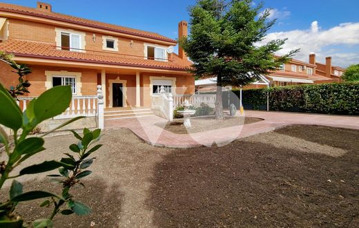 Semidetached House in Villalbilla, Province of Madrid