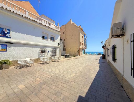 Grundstück in San Luis de Sabinillas, Málaga