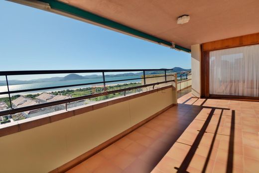 Apartment / Etagenwohnung in Laredo, Provinz Cantabria