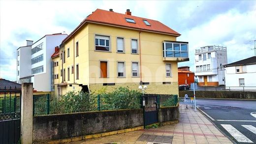 Edificio en Neda, La Coruña