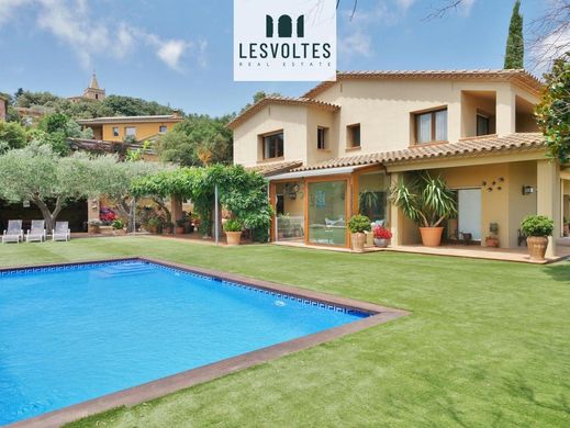 Villa in Mont-ras, Province of Girona