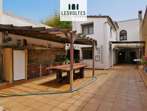 Villa a Pals, Girona