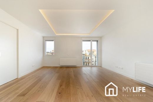 Apartment / Etagenwohnung in Barcelona, Provinz Barcelona