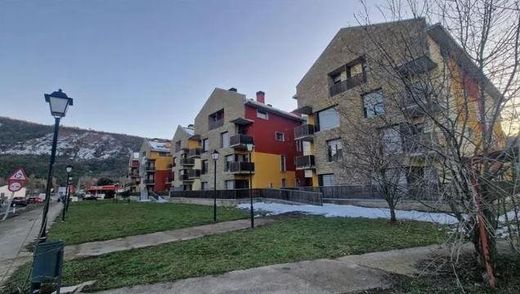 Complesso residenziale a Puente la Reina de Jaca, Provincia de Huesca