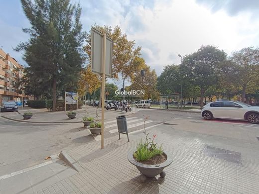 Edificio en Cornellà de Llobregat, Provincia de Barcelona