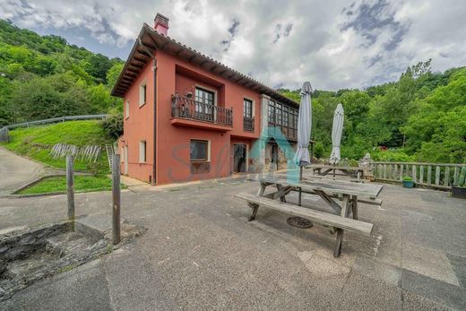 Twee-onder-een-kapwoning in Villar, Province of Asturias