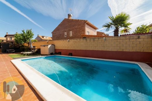 Semidetached House in Meco, Province of Madrid