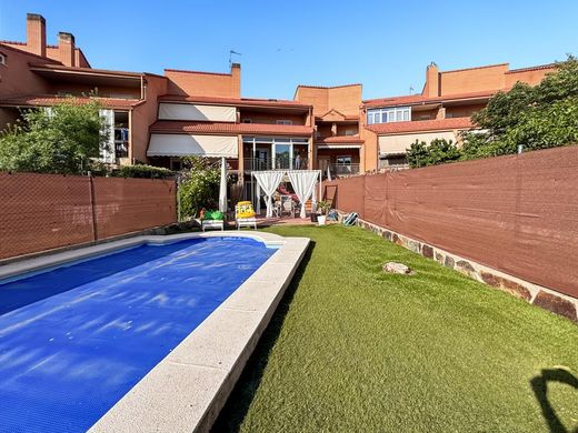 Villa in Valdemorillo, Province of Madrid