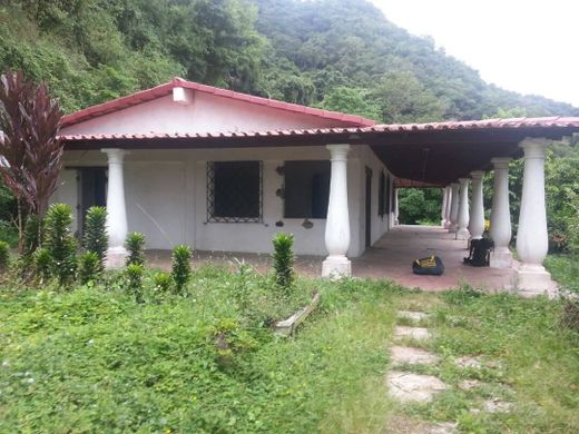 Villa en Turgua, Estado Miranda
