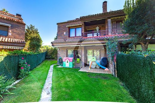 Mehrfamilienhaus in Majadahonda, Provinz Madrid