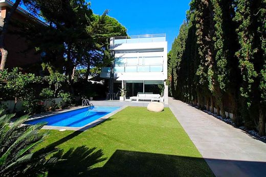 Villa in Castelldefels, Province of Barcelona