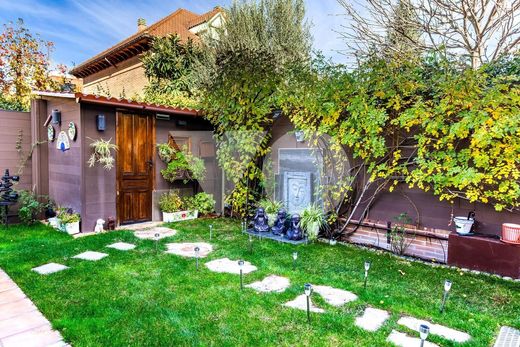 Mehrfamilienhaus in Majadahonda, Provinz Madrid